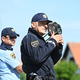 MLADOLETNIK BEŽAL PRED POLICISTI: Nenavaden tovor v prtljažniku