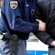 Kradel, žalil, zmerjal, k pretepu izzival policiste