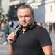 Mir se ustvarja s tistimi, ki to niso (več)