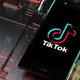 VIDEO: TikTok infulencerka posnela video ob gozdnem požaru, Pakistanci razburjeni