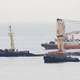 FOTO: Pri Gibraltarju grozi potopitev velikega tankerja