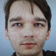 Jakub zažgal hišo, v kateri sta spala starša in izginil; policija ga vodi kot pogrešanega