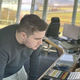 Niko Dervarič je eden tistih, ki skrbijo za nemoten in varen letalski promet v slovenskem zračnem prostoru