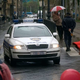 24-letnik po prijavi poskusa posilstva v hostlu policijo pričakal oblečen v žensko