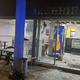 V poln gostinski lokal vrgel granato in ranil 12 ljudi