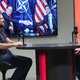 Janševa zadrega: Rumeno-modra kravata ali rdeča Maga kapa
