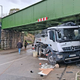 Voznik zagozdenega tovornjaka v Solkanu ni bil pod vplivom prepovedanih drog
