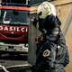 Gasilci posredovali pri dveh kuhinjskih požarih v Pomurju: stanovalec huje poškodovan