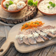 Božansko kosilo, ki ga Slovenci naravnost obožujemo Odkrijte okuse divjine s pohano podgano po receptu sokolarja Ocvrto jagnječje stegno in okusen kurkumin ... Prava pojedina: recept za odlične prleške ... Kako pripraviti čisto pravo Feel Goričko ... Recept za pravi prekmurski bograč Prekmurska gibanica po recepturi družine ... Prekmurski specialiteti, ki vas bosta ... Jota z repo Idrijski žlikrofi Pečeno jagnječje stegno z začimbami Fige s kozjo skuto in medom Postrvi v koruzni moki
