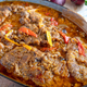 5 odličnih receptov za poletno nedeljsko kosilo, ki združujejo sezonske okuse in domačnost
