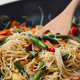 Recept: Riževi rezanci s piščancem