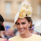 Kate Middleton se je po 2 letih vrnila na kraljevo vrtno zabavo v masleno rumeni obleki