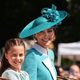 Kate Middleton spet osupnila; tokrat v turkizni obleki na slovesnosti Trooping the Colour