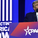 Trump na CPAC-u okaral demokratske vojne hujskače, republikanske fanatike in bedake ter napovedal, da lahko le on prepreči 3. svetovno vojno