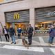Zaradi izgredov odredil 7-dnevno zaprtje lokala Mc Donald’s