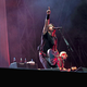 Dave Grohl čudežno desetletno bobnarko povabil na oder s Foo Fighters