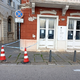 Nevarne razpoke na fasadi galerije