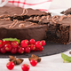 Katera je kraljica sladic? Sacherjeva, Pavlova, Esterhazy, Saint Honore ali rabska torta