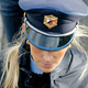 Postojnčan policistki grozil z maščevanjem in dvakrat pljunil proti njej
