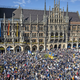 Škoti zavzeli osrednji trg v Münchnu