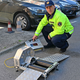Koprski policisti merijo hitrost mopedov z novo napravo