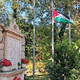 Palestinska zastava ob spomeniku padlim v NOB v znak človečnosti