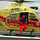 Sežana: Hudo poškodovanega motorista s helikopterjem odpeljali v UKC