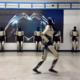 Humanoidni robot Tesla Optimus zdaj tudi teče