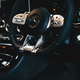 Mercedes-Benz vrača fizične gumbe