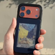 Zaščitni ovitek, ki vaš iPhone spremeni v polnobarvni e-bralnik