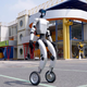 Kitajski humanoidni robot s presenetljivo gibčnostjo