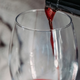 V ITALIJANSKEM MESTECU NAMESTO VODE IZ PIP PRITEKLO VINO: Nenavadno presenečenje v izrednih razmerah (VIDEO)