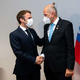 JANŠA PREDAL PREDSEDOVANJE SVETA EU MACRONU: Ob tem mu je podaril to (FOTO)