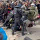 "Koronski uporniki" na ulicah evropskih mest: policije ustavljale in razganjale protestnike (VIDEO)