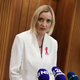 Tina Gaber preveč izkorišča položaj partnerke predsednika vlade in s tem zelo škodi Golobu