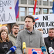 Kultura po meri SDS: namesto družbeno pomembnih tem so Janševi v zrak skočili zaradi peščice pokojnin