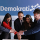 Ne Logar ne Janša ne moreta registrirati znamke Demokrati