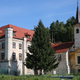 Milijonsko premoženje Opus Dei v Sloveniji: dvorec in vile na elitnih lokacijah