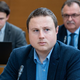 Kako je Žan Mahnič parlament degradiral na raven najzakotnejše beznice