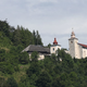 Sveti Primož nad Kamnikom: romanje do cerkve – in šanka
