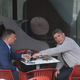 Razvpiti poslanec Resnice na cigaretu tudi o pokojnem Dušanu Kondi? (FOTO)