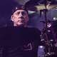 Umrl je Neil Peart, eden največjih bobnarjev v zgodovini rocka