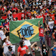 Brazilijo pretresle podobe obupanih prebivalcev, ki brskajo po živalskih ostankih