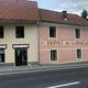 Postojnsko znamenito brivnico Ozbič preurejajo v živi muzej