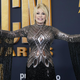 "Vau! Si rekel 100 milijonov?" Jeff Bezos bogato nagradil Dolly Parton.