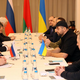 Ubit pogajalec ukrajinske delegacije. Neuradno zaradi izdaje.