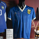 Maradonov dres ob "božji roki" bodo prodali na dražbi