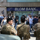 V Libanonu obupani varčevalci "ropajo" banke