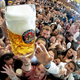 Na Oktoberfestu zaradi slabega vremena dovoljena tudi strežba kuhanega vina