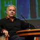 Hanif Kureishi po srčnem napadu na rimskem letališču v resnem, a stabilnem stanju